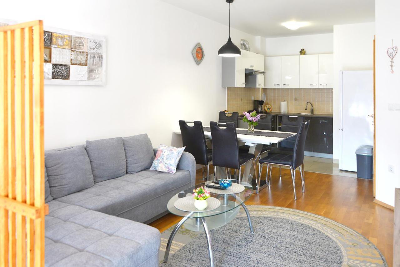 Lungo Mare Apartment With Terrace Pula Extérieur photo