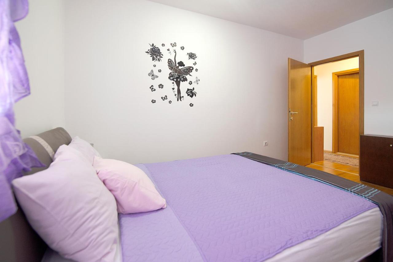 Lungo Mare Apartment With Terrace Pula Extérieur photo